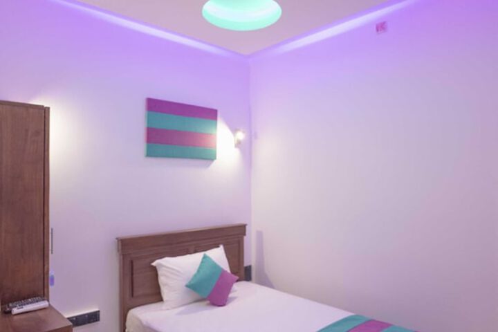 Room 6 of 76