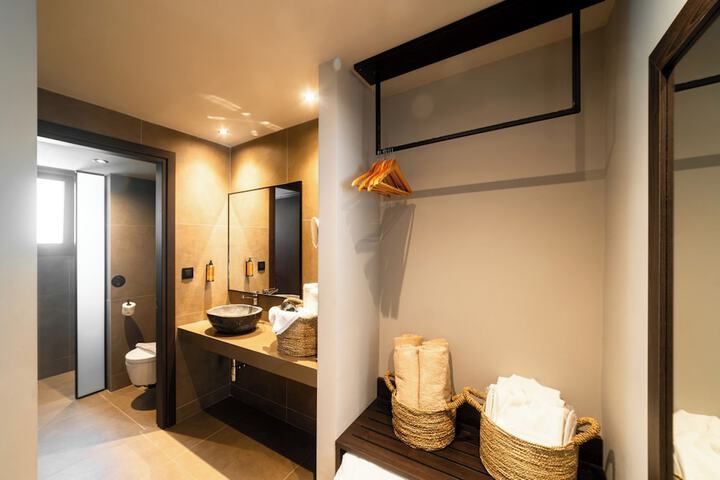 Room 55 of 221