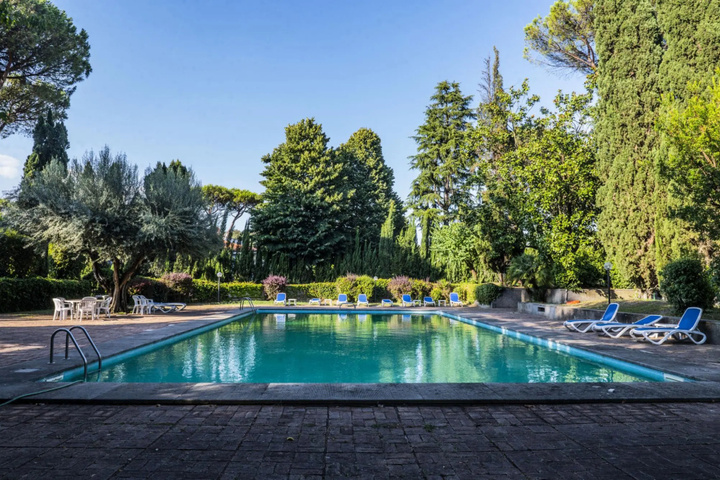Pool 14 of 20