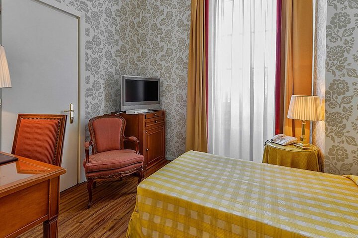 Room 2 of 15