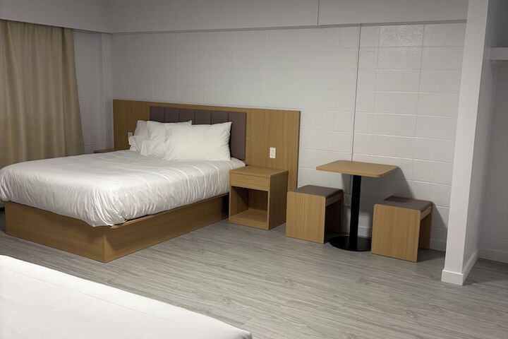 Room 6 of 13