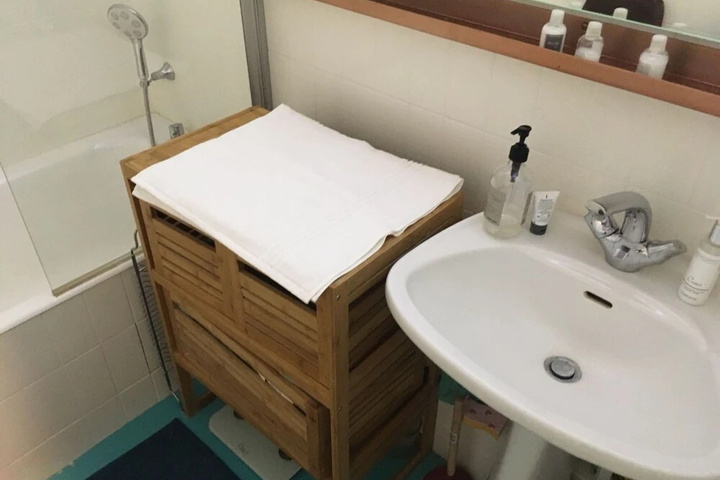 Room 6 of 13