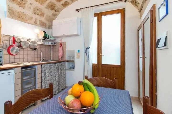 Room 4 of 13