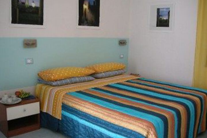 Room 9 of 16