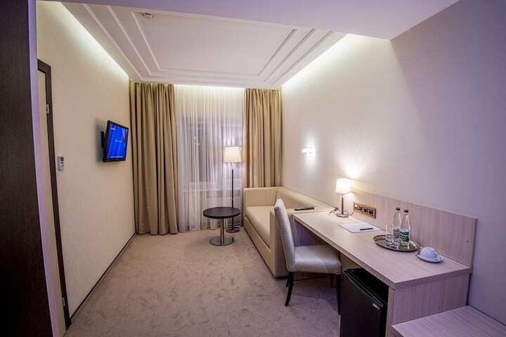 Room 12 of 36