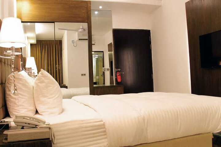 Room 27 of 63
