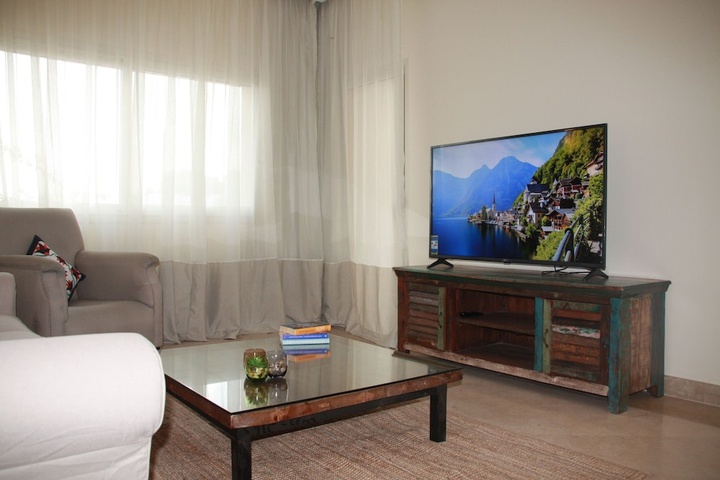 Room 4 of 28
