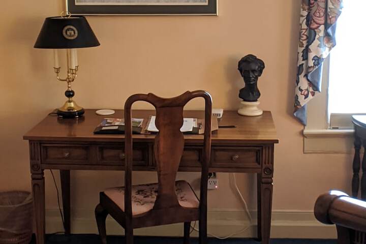 Room 33 of 75