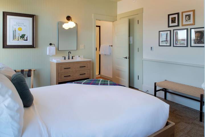 Room 37 of 80