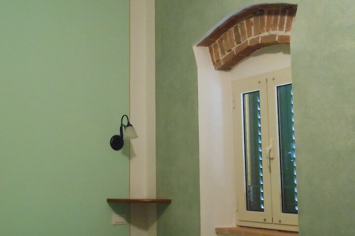 Room 5 of 18