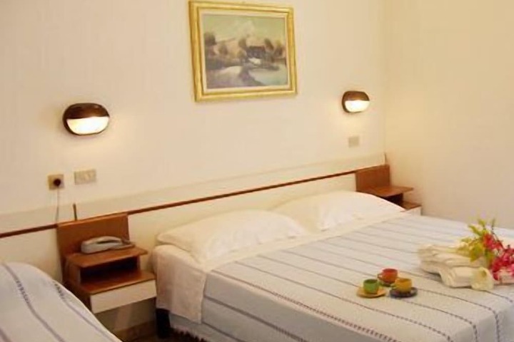 Room 16 of 42