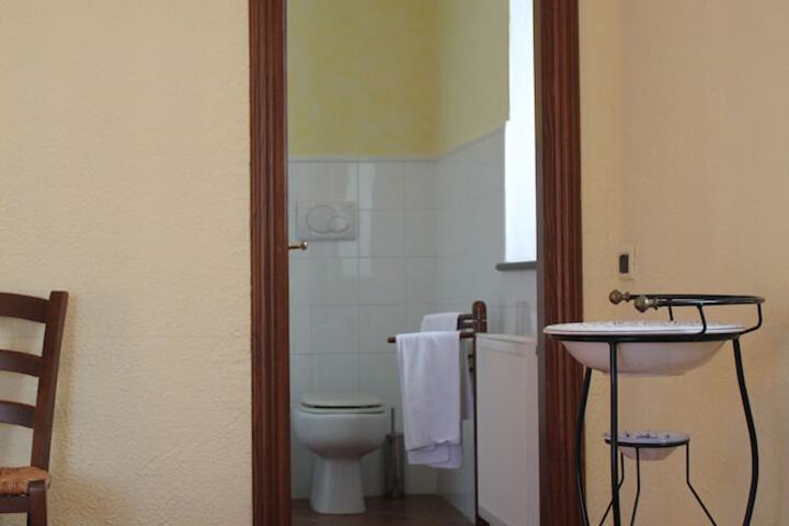 Room 30 of 106