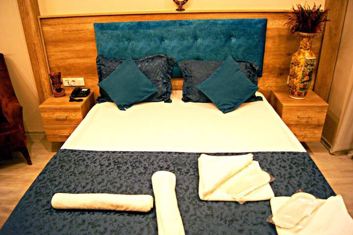 Room 5 of 18