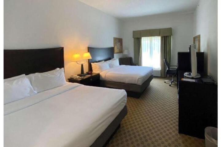 Quadruple Accessible Queen Size Bed (1 of 14)