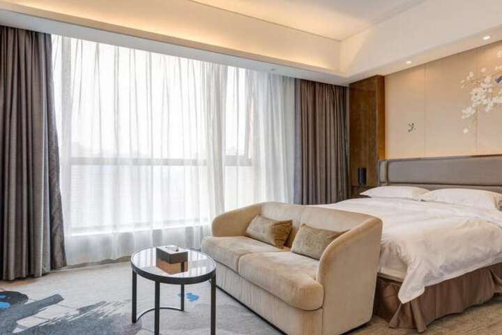 Room 10 of 46