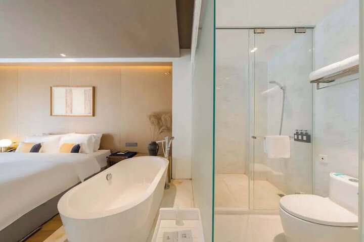 Room 25 of 62