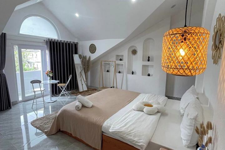 Gin House DL - by Bay Luxury