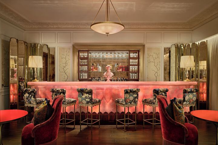 Lounge 52 of 63