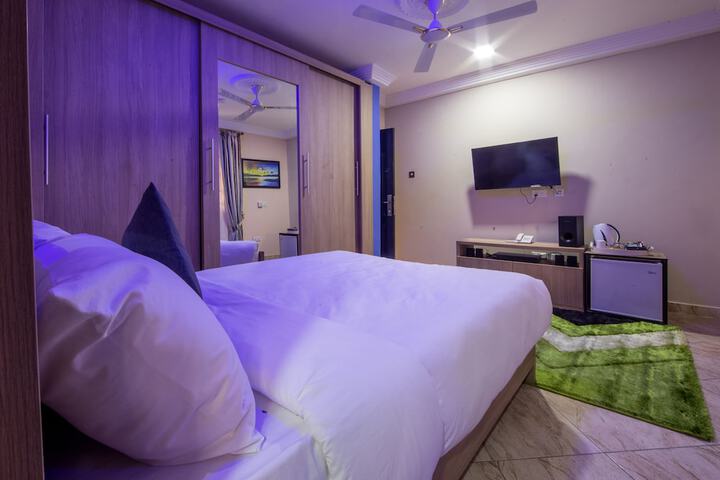 Room 18 of 130