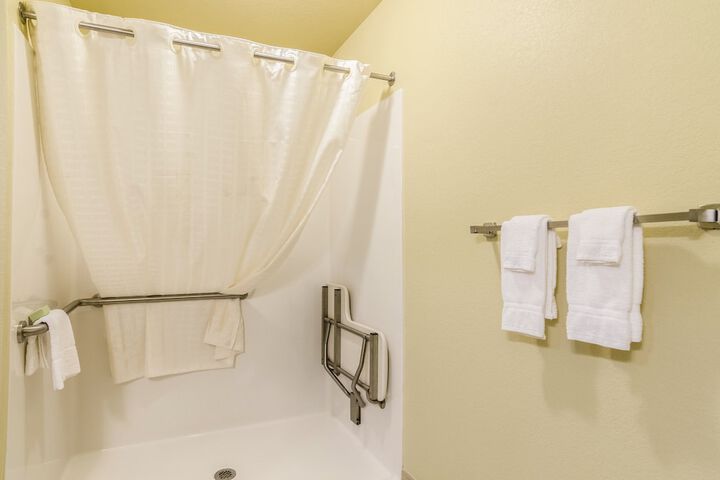 Room 25 of 37