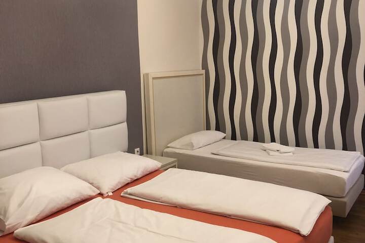 Room 4 of 25