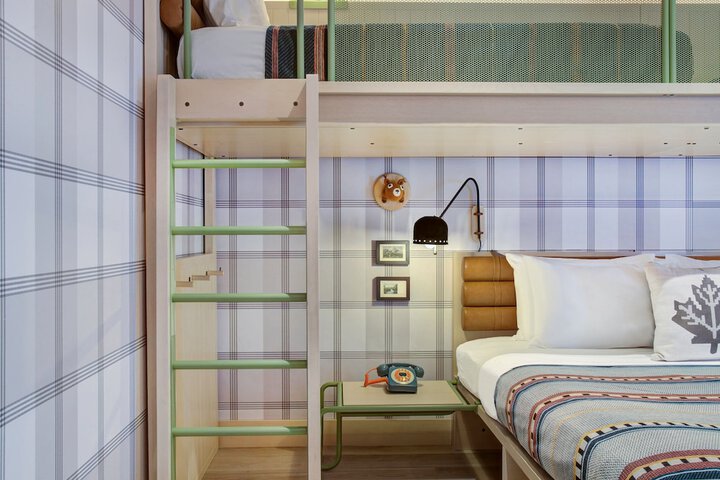 Room 28 of 62
