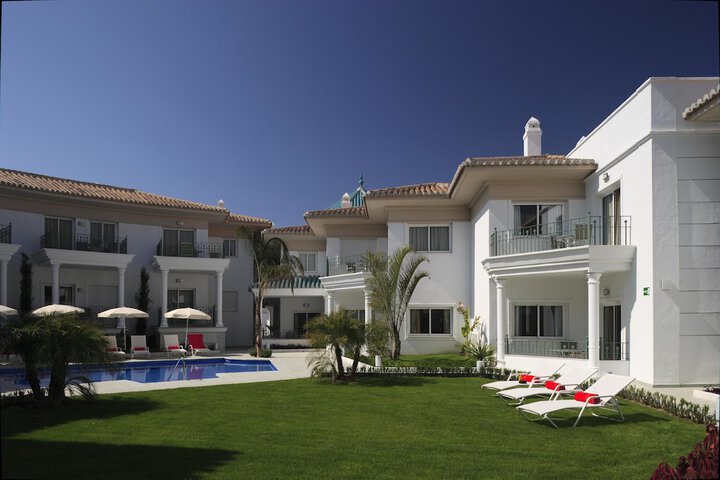 Pools & Facilities