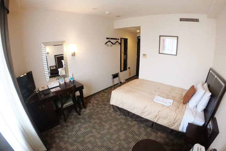 Room 10 of 66