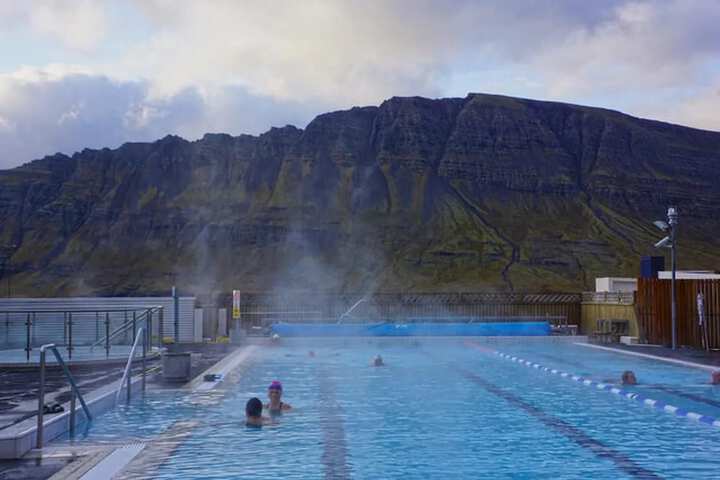 Hotel Pool