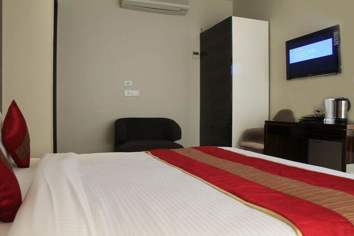 Room 3 of 34