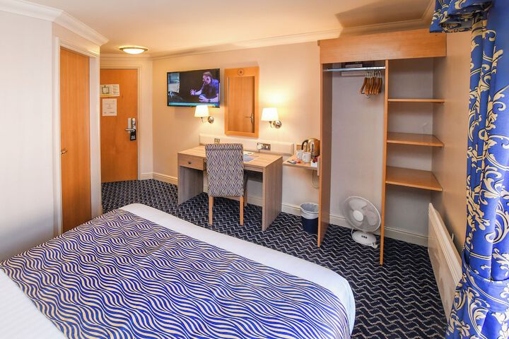 Room 47 of 216