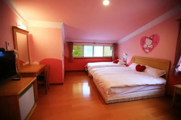 Room 6 of 14