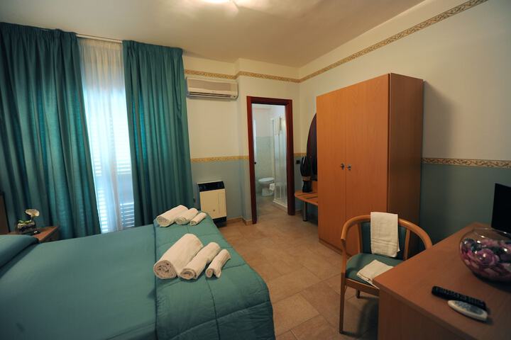 Room 8 of 27