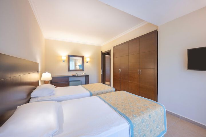 Room 28 of 321