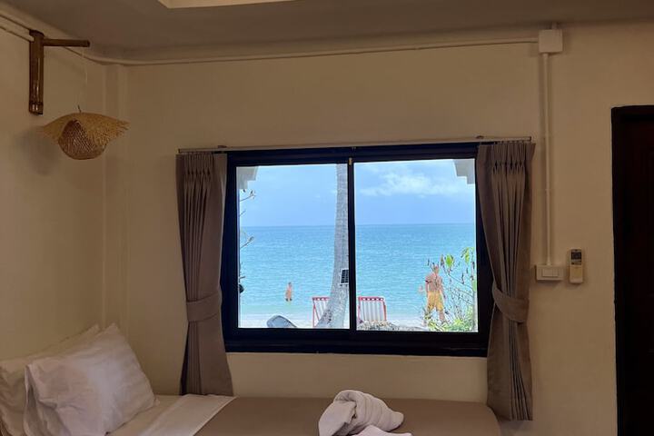Room 8 of 77