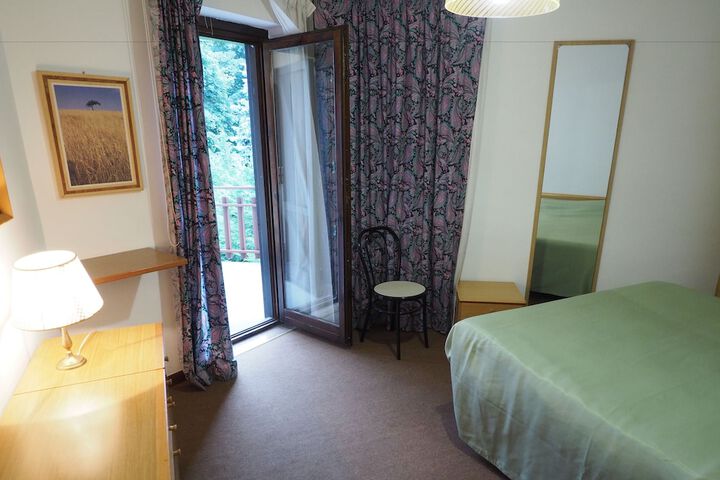 Room 6 of 19