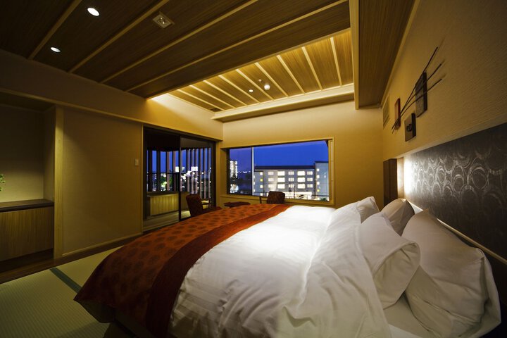 Room 8 of 125