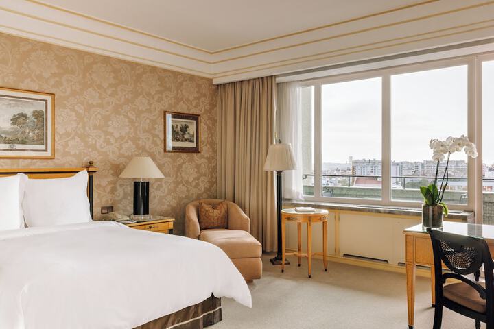 Room 44 of 188