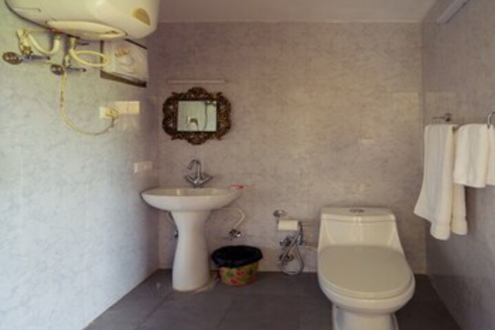 Room 4 of 31