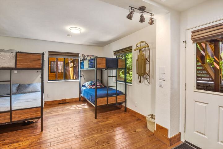Room 6 of 44