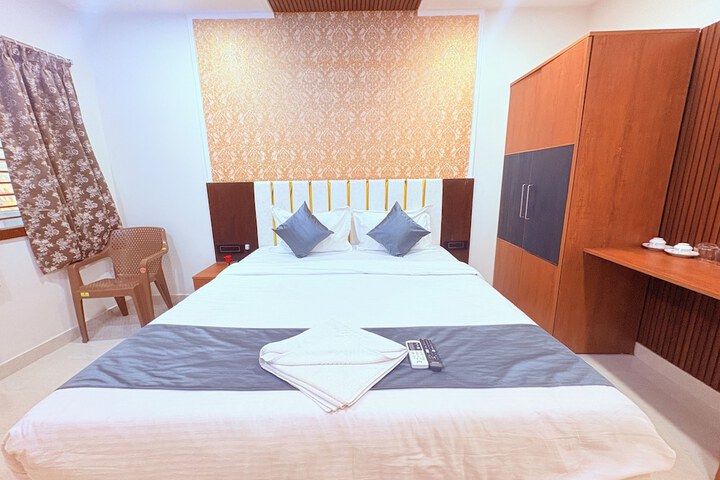 Room 15 of 28
