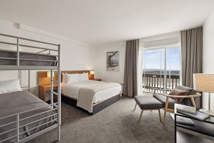 Room 11 of 76