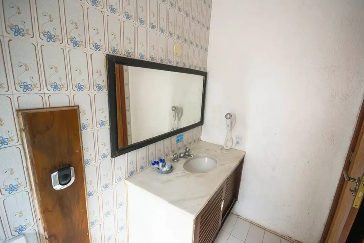 Room 8 of 21