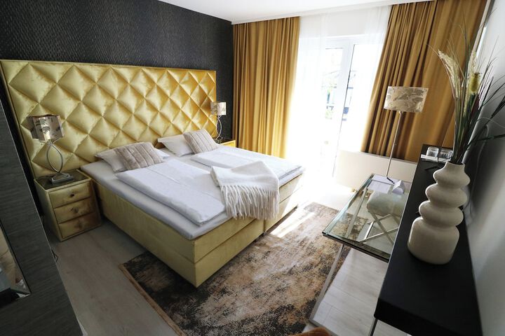 Room 9 of 50