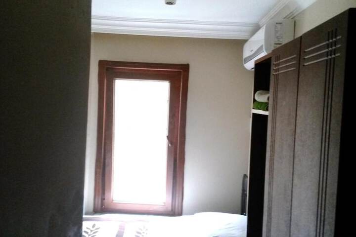 Room 10 of 25