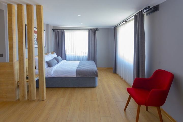 Room 4 of 28