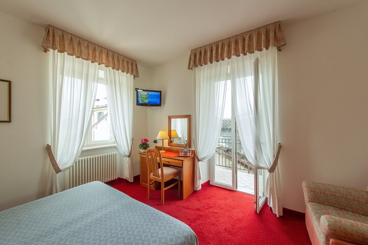 Room 9 of 40