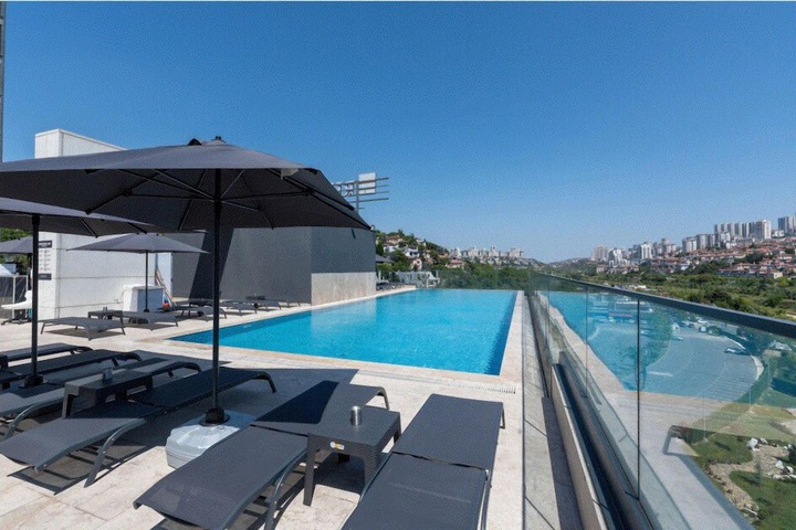 Pool 80 of 92