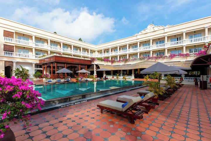 Pool Hotel