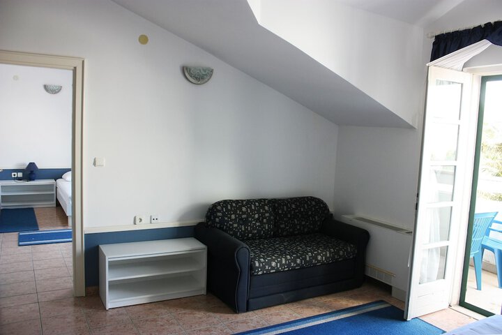 Room 50 of 92